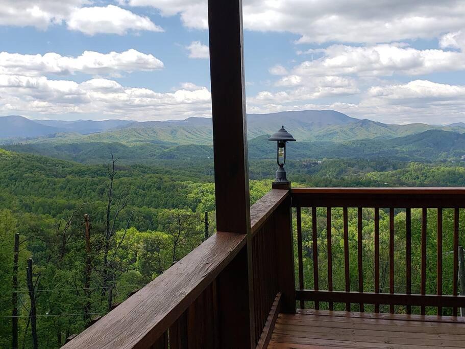 Yogi'S Den: Breathtaking Views! 3 Min To Dollywood, On 1 Acre! Villa Sevierville Ngoại thất bức ảnh