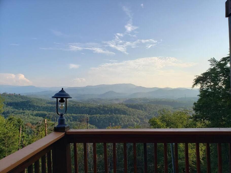 Yogi'S Den: Breathtaking Views! 3 Min To Dollywood, On 1 Acre! Villa Sevierville Ngoại thất bức ảnh