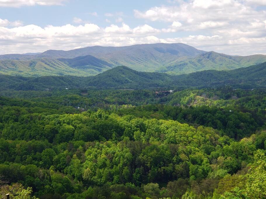 Yogi'S Den: Breathtaking Views! 3 Min To Dollywood, On 1 Acre! Villa Sevierville Ngoại thất bức ảnh