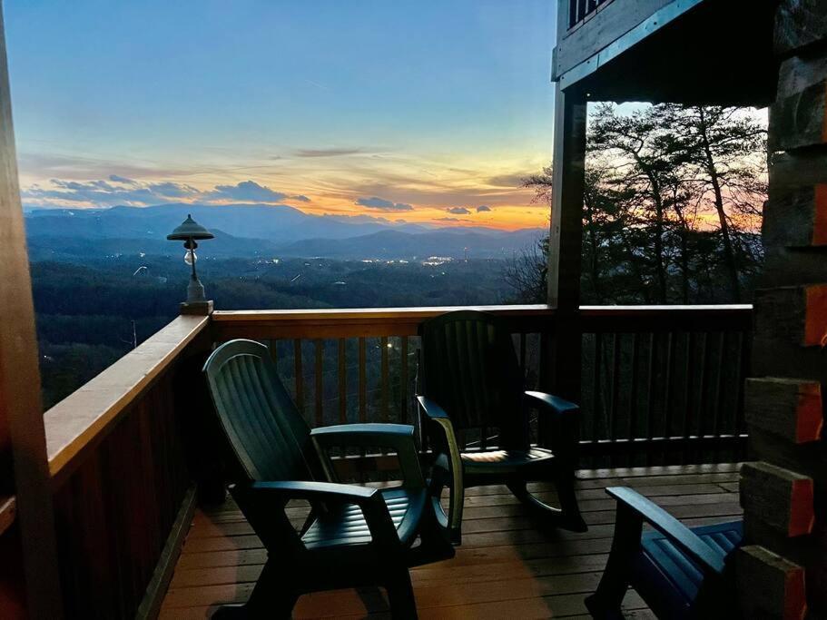 Yogi'S Den: Breathtaking Views! 3 Min To Dollywood, On 1 Acre! Villa Sevierville Ngoại thất bức ảnh