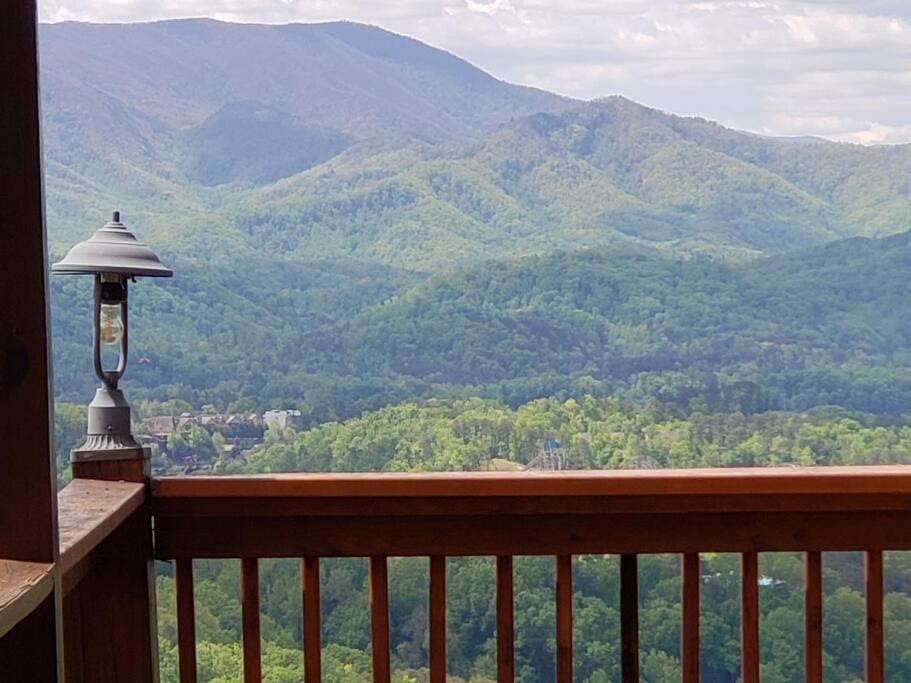 Yogi'S Den: Breathtaking Views! 3 Min To Dollywood, On 1 Acre! Villa Sevierville Ngoại thất bức ảnh