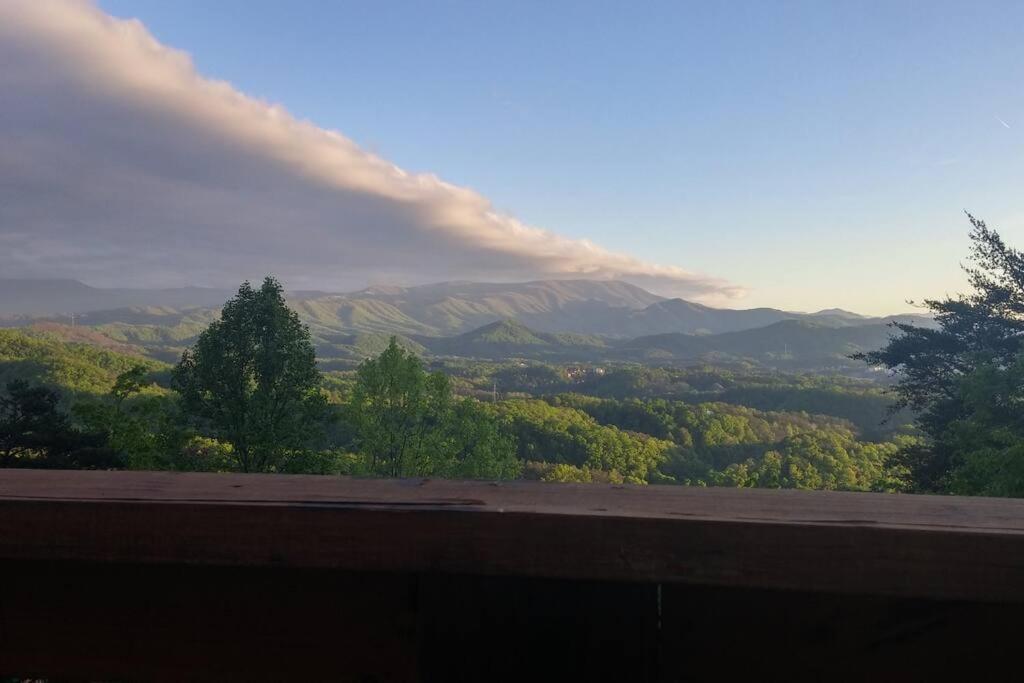 Yogi'S Den: Breathtaking Views! 3 Min To Dollywood, On 1 Acre! Villa Sevierville Ngoại thất bức ảnh